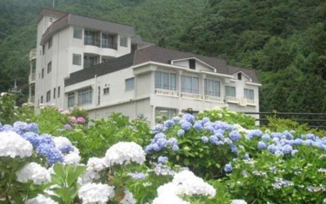 Shoji Mount Hotel