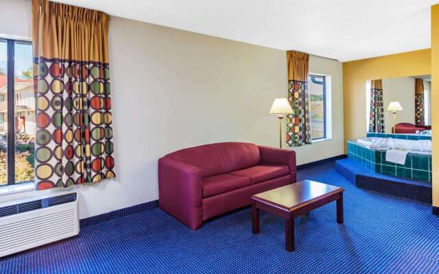 Super 8 by Wyndham Morristown/South