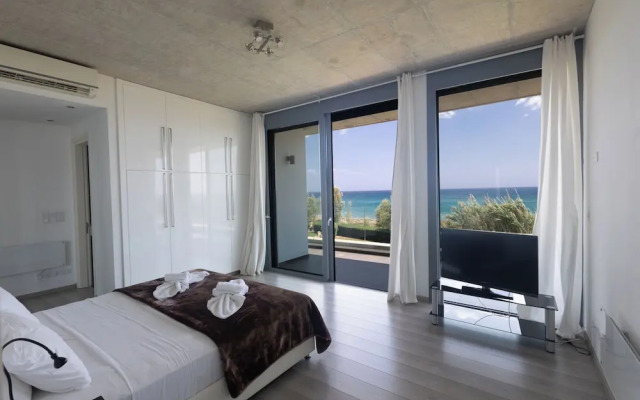 Protaras Holiday Villa El34 - Seafront Villa