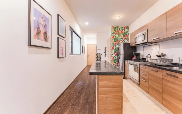 NEW Perfect Location with Free Parking