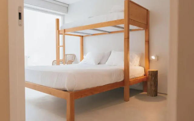 Silveira Bay Lounge Retreat