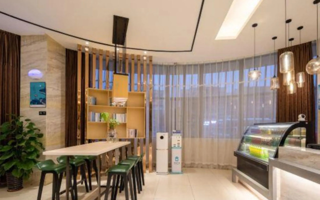 Yuanlong Hotel (Zhuhai Nanshui Bus Station)