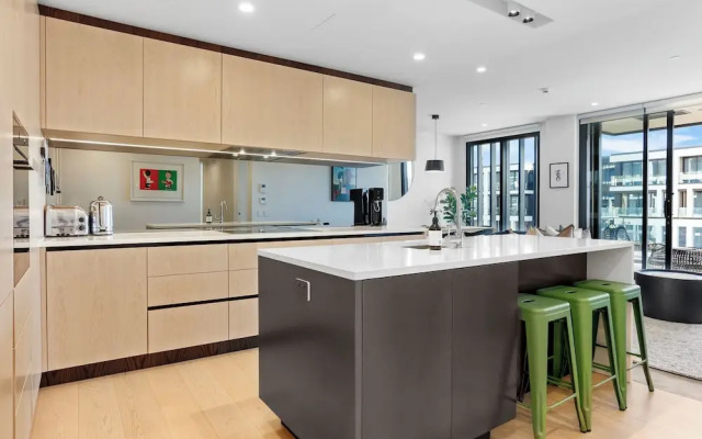 Sunny and Spacious in Wynyard Quarter