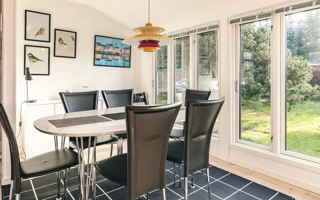 6 Person Holiday Home in Vaeggerlose