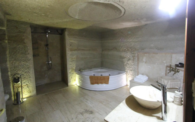 Family Cave Suites Hotel
