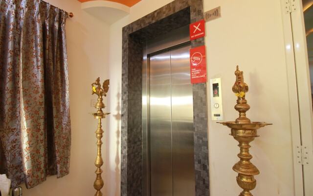 OYO 10835 Hotel Sri Sant