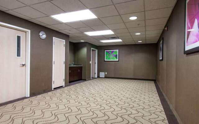 Comfort Suites Central/I-44