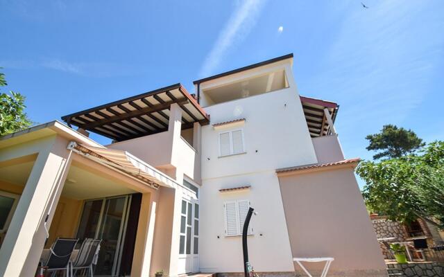 Lidija - Family Friendly & Close to the sea - B2