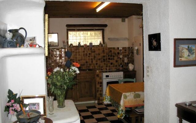 House With 3 Bedrooms in Peyrolles-en-provence, With Wonderful Mountai