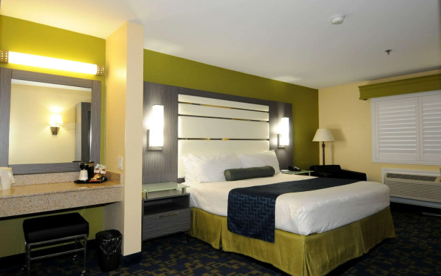 Best Western Antelope Inn & Suites