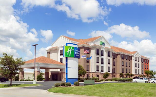 Holiday Inn Express & Suites Shawnee, an IHG Hotel