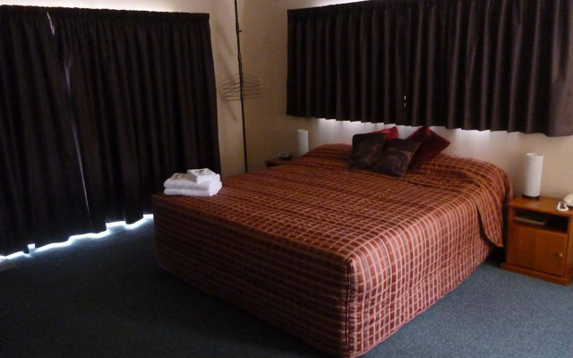 Heritage Court Motel