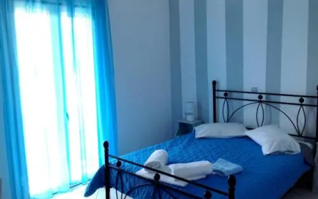 ELEFTHERIA rooms