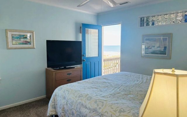 Clamelot 4 Bedroom Home by RedAwning