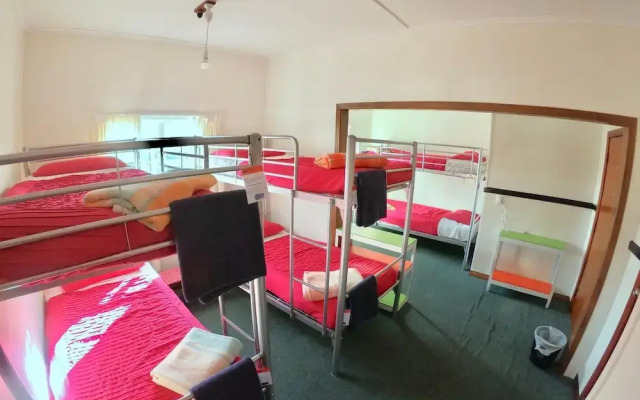 Ducks & Drakes Boutique Motel & Backpackers