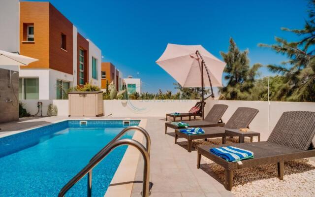Dream 3bdr villa with private pool near the beach!