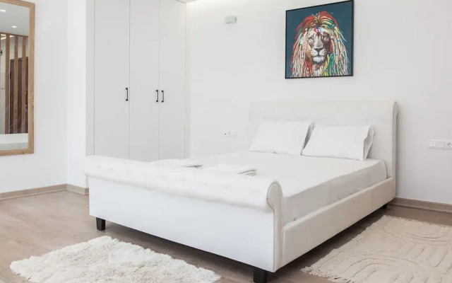 Stylish Modern Suite at Piraeus Port