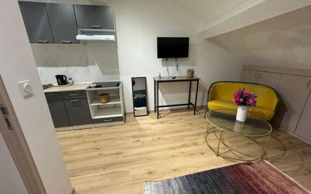 Gîtes by Hôtel Les Reflets Jaunes