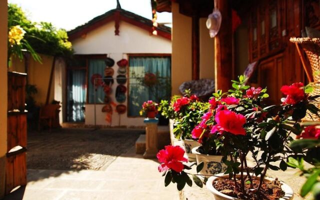Lijiang Longzhigu Inn