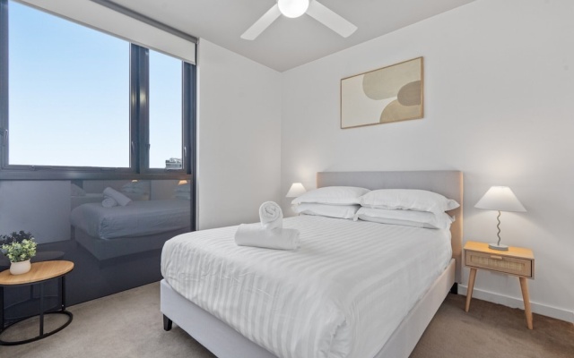 Bright 2-bed Apartment in Bowen Hills – Guest Rooms – Brisbane