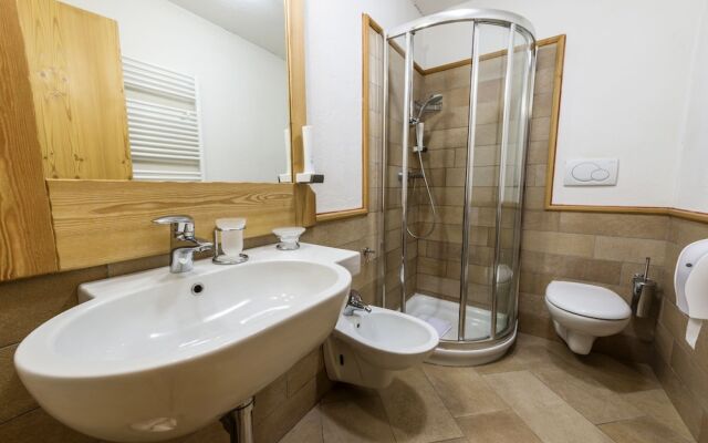 Rifugio Lago Nambino