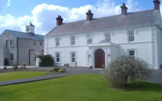 Twin Room Ensuite Near Hillsborough Palaces