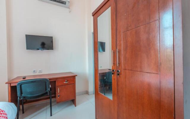 RedDoorz near Universitas Esa Unggul Bekasi Harapan Indah