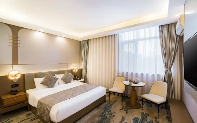 Chonpines Hotel (Beijing Wangfujing Nanluoguxiang Store)