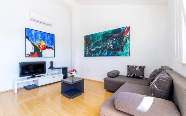 Nice Home in Vinisce With Wifi and 2 Bedrooms