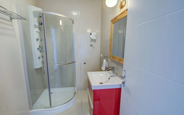 Villa in Murter With Pool