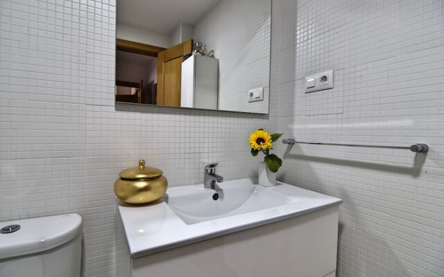 Juan de Austria - terraza y parking