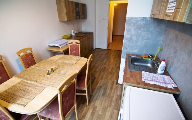 Happy Apartments for Friends