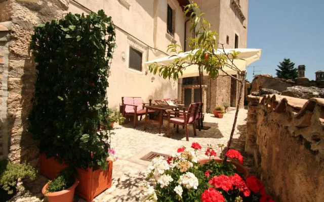 Sotto Il Castello