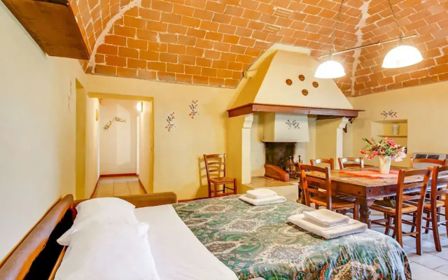 Farmhouse in Montescudaio with Shared Pool near Sea & Park
