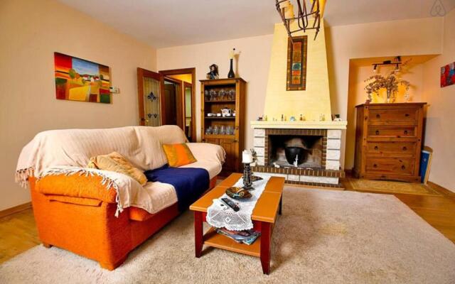 Arenales Great Home with AC, Pool and Barbecue