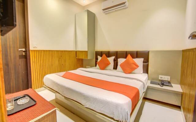 OYO 28373 Hotel Shri Sai