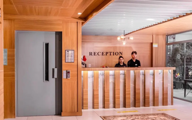 Seven City Hotel