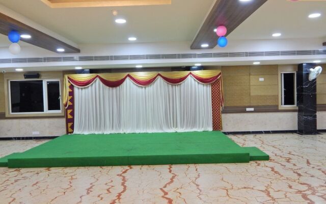 Hotel Aadhi