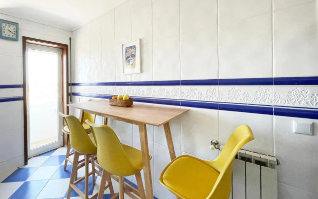 Yellow House Aveiro Free Netflix and garage