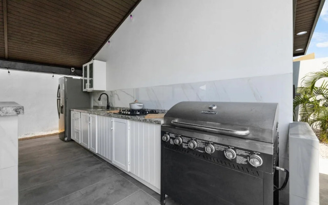 Charming Home With Big Outdoors Pool in Noord