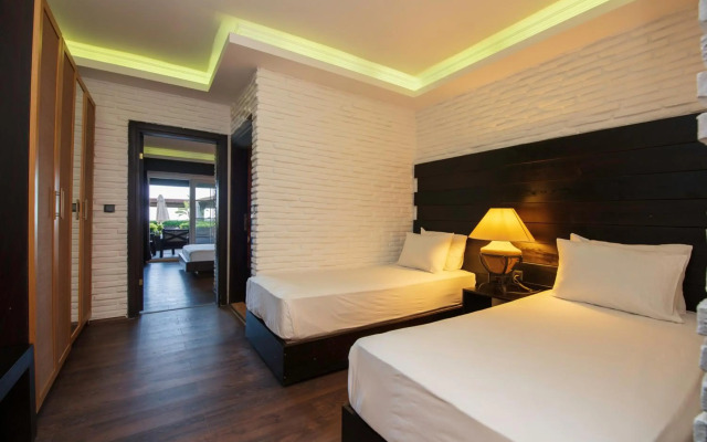 Manaspark Deluxe Hotel