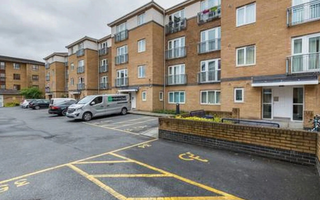 Morton Close Apartment