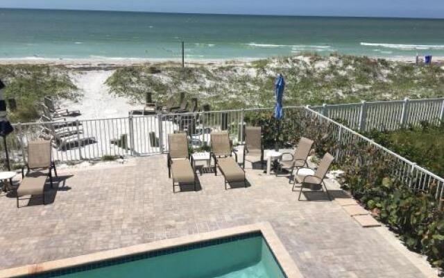 Joyce's Beachfront Suite 3