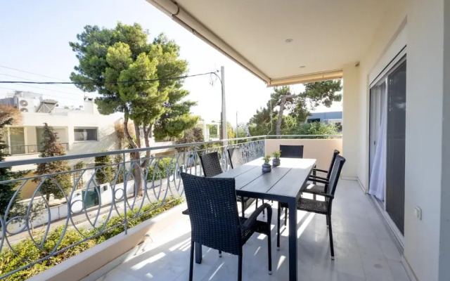 Elegant Coastal Haven Fully Renovated 3-bedroom Apartment