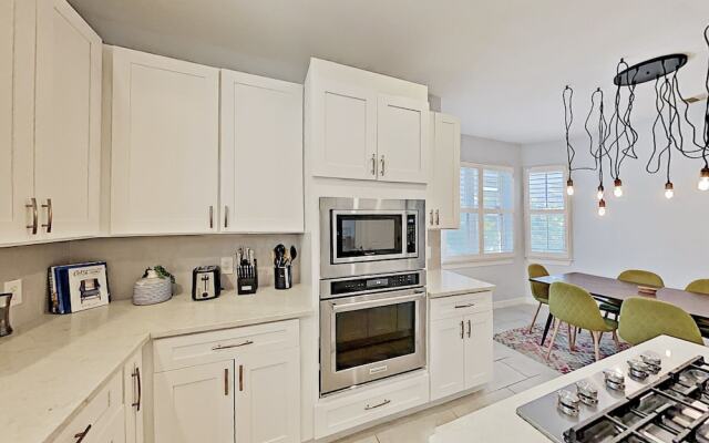 1111eriv 4 Bedroom Home