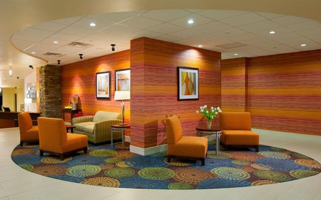 Holiday Inn Express & Suites Pittsburgh West - Greentree, an IHG Hotel