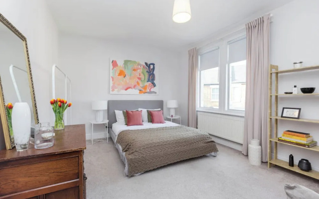 Newly Renovated Large 4-5 Bedroom House