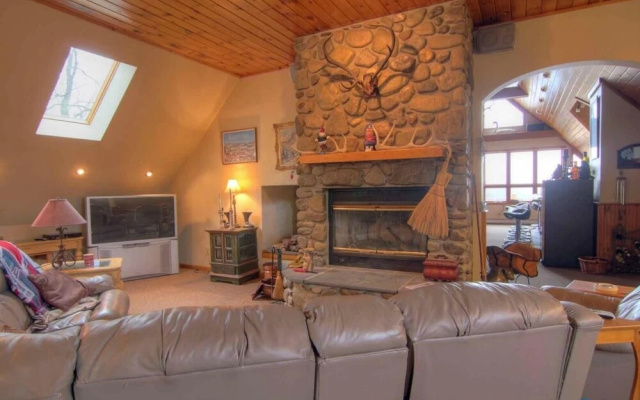Hillside 5 Bedroom Home