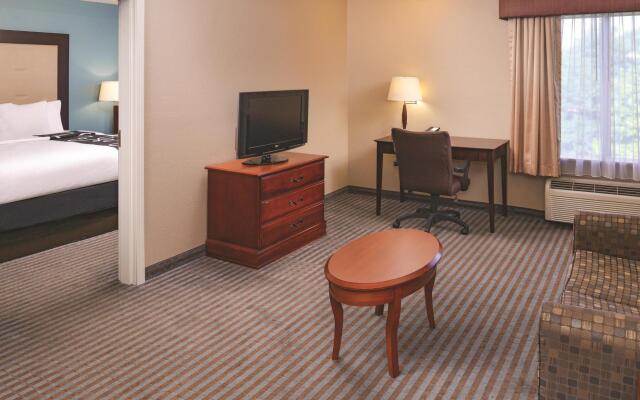 Holiday Inn Express & Suites Locust Grove by IHG