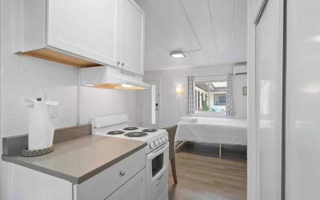 Chic City Retreat 93H